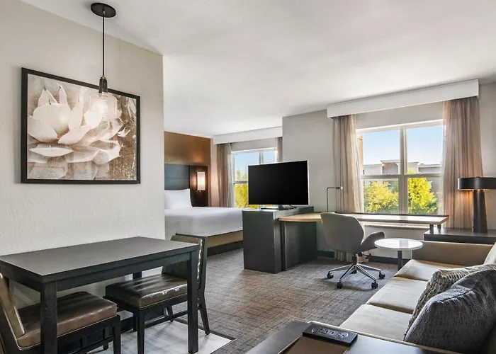 Phoenix Sports & Entertainment District Hotel 3*