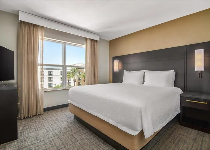 Hotel Phoenix Sports & Entertainment District 3*