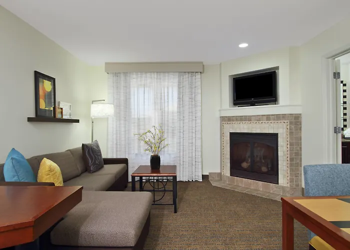 Hotel Phoenix Sports & Entertainment District 3*