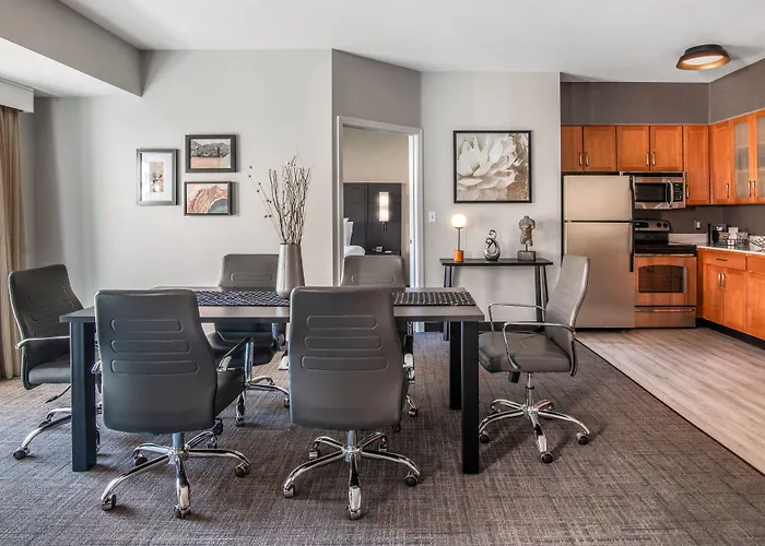 Hotel Phoenix Sports & Entertainment District 3*